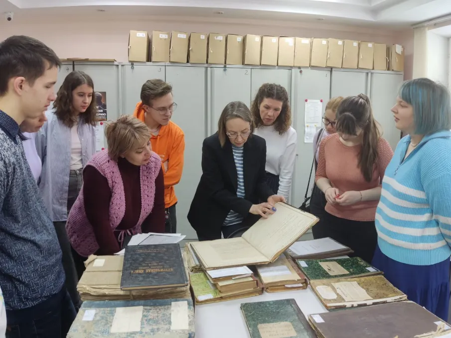 Проведена экскурсия для участников «Школы генеалогии «Сквозь поколения 2024» на базе ННГУ им. Н.И.Лобачевского